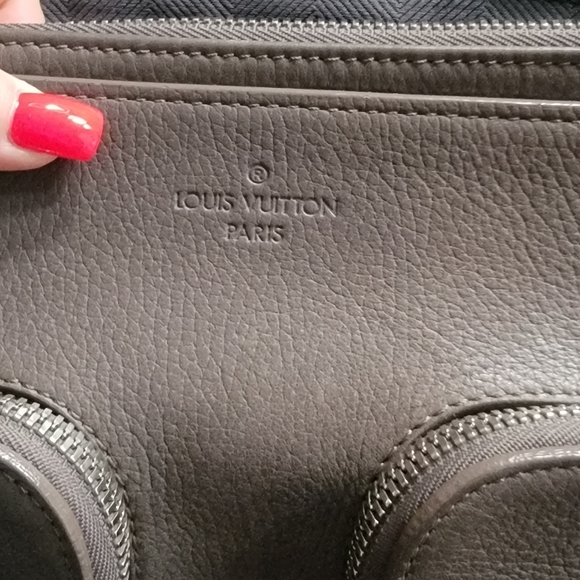 Louis Vuitton Messenger Bag - Picture 4 of 9